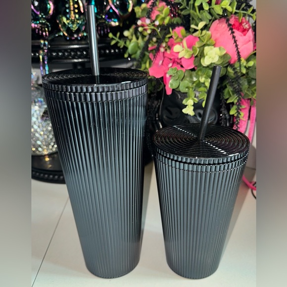 ✨🆕 Starbucks Black Pleated Metallic Plastic Cold Cups - 24 fl oz & 16 fl oz - Picture 3 of 7